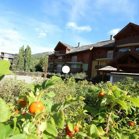 Apartment T3 Avec Balcon Ensoleille Et Parking A Serre Chevalier - Fr-1-330e-115 *