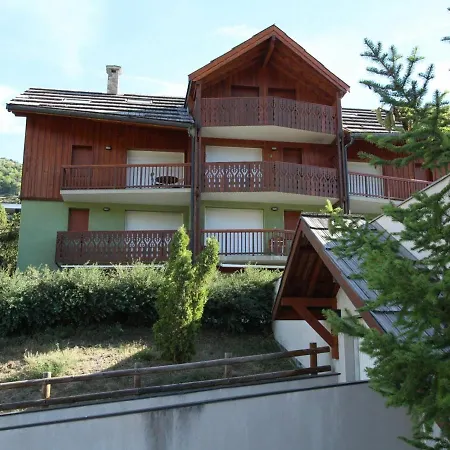 Apartment T3 Avec Balcon Ensoleille Et Parking A Serre Chevalier - Fr-1-330e-115 *